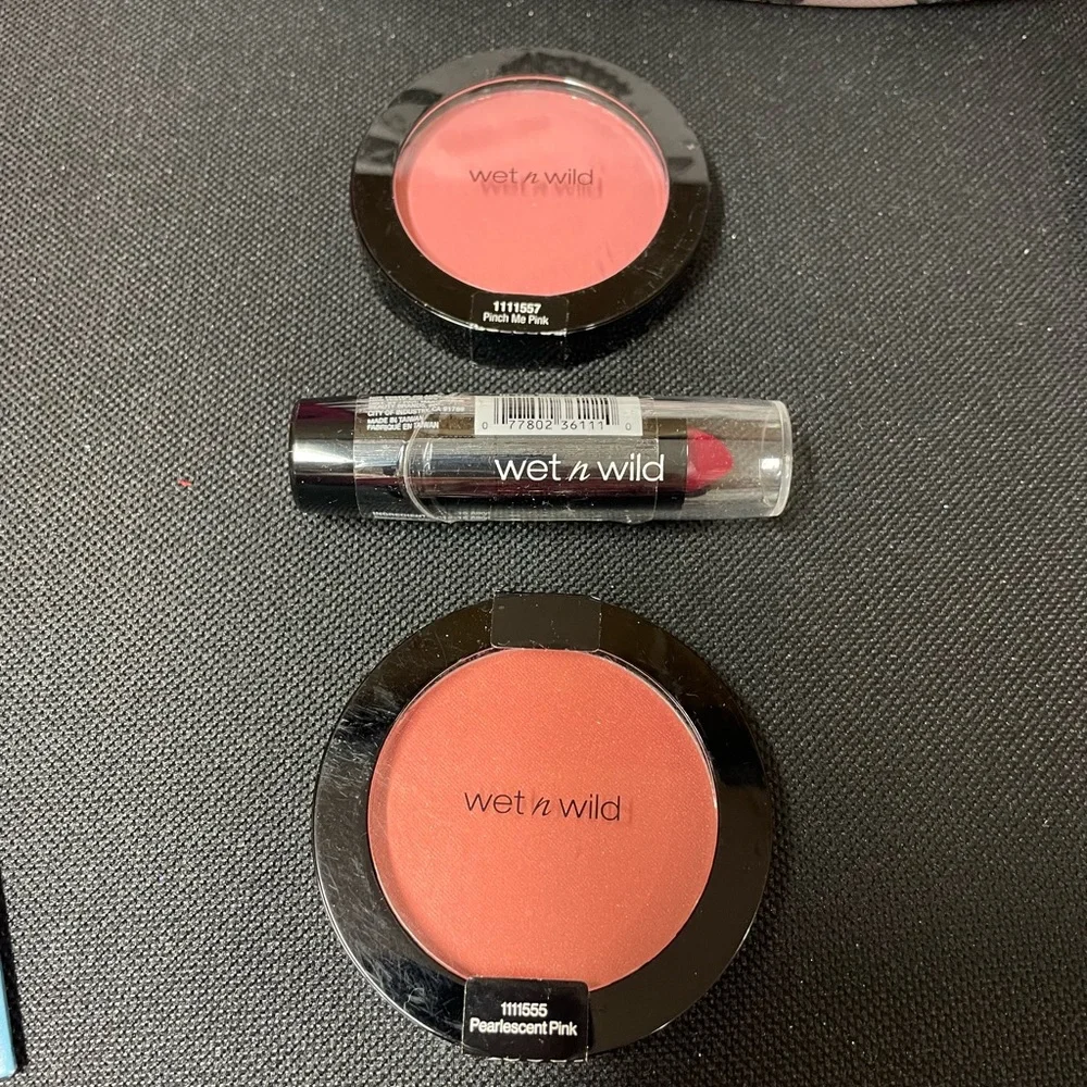 Ipsy x Valerie makeup bag & mascara, blush bundle